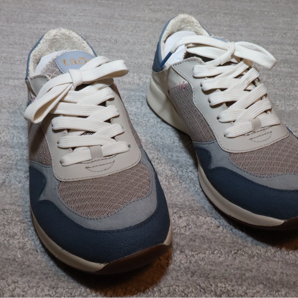 Taos Footwear Women's Direction Light Blue/Blue Multi Sneaker